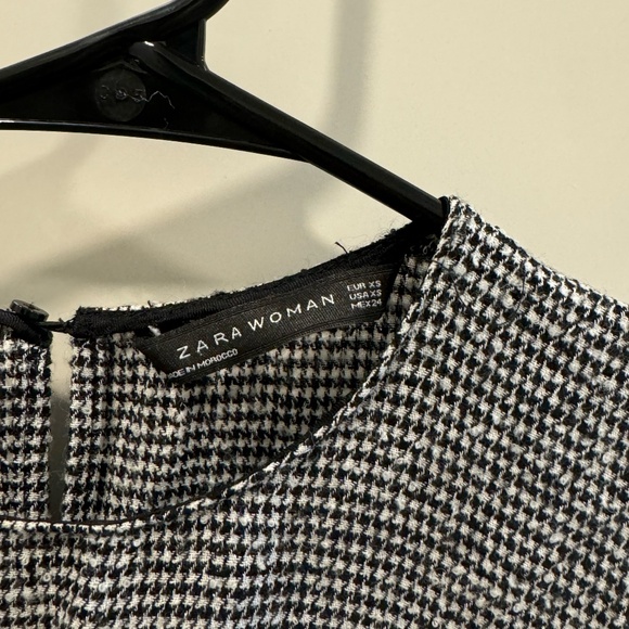 Zara Ruffled Bottom Dress - Picture 3 of 4